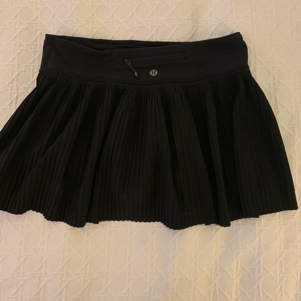 Lululemon black tennis skirt size 4